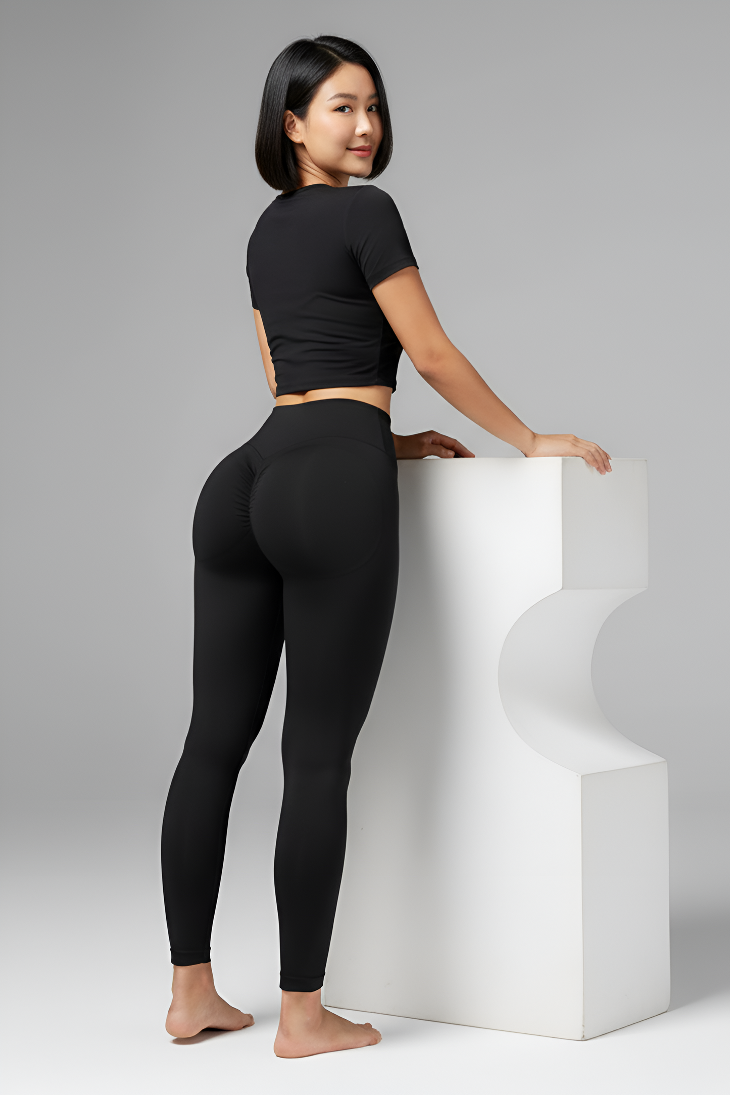 The 'Naked-Feel' High-Waist Legging | Seamless Comfort & Sculpting Tummy Control
